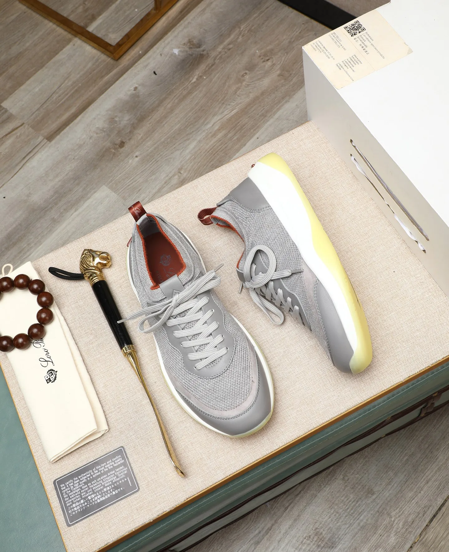 Men's shoes 💰620 🔥𝐥𝐨𝐫𝐨 𝐏𝐢𝐚𝐧𝐚 lp classic loafers, an Italian treasure brand, the only brand that can match Hermès! Only after wearing it do we realize that we can’t live up to our feet. The upper is made of imported first-layer cowhide with breathable fly-knit fabric, water-dyed cowhide foot pads, and the official original glass rubber outsole and pendant. Exclusive original packaging (tag ➕ brand paper ➕ outer box ➕ hand bag) code number: 38-44. Can be customized 45-46